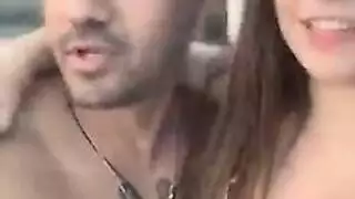 جمال بالغ السن في جلسة بيكيني جريئة