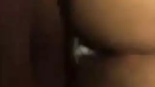 الفتاة السمراء المراهقة تتوسل لقضيب الرجل الأسود بعد لعق وجنس مكثف