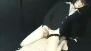 يكسر فتات تدرس في المدرسة