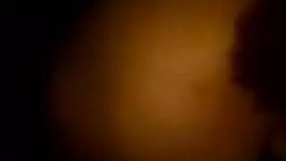 تدليك قضيب ضخم يؤدي إلى انفجار هائل للمني