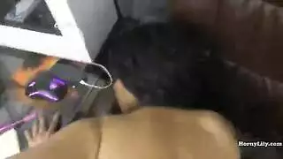 الرئيس يحصل على عرض: سكرتيرة تستمني بكل لعبة في مكتبها