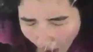 امرأة سمراء مفلس تحصل عارية في المنزل وتحصل على معاملة ضفيرة لطيفة من زوجها