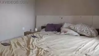 زوجة تركية ساخنة تسمح لرجل الأعمال البريطاني بأن ينكح زوجها الديوث الأحمق