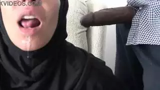 لا مال؟ هذه الزوجة العربية تمارس الجنس الشرجي مقابل أجر في لندن