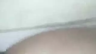 ست كبيىة في السن تقلع ملط