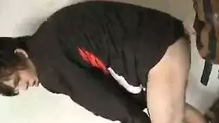 جلسة جنس مثلي في بيت فارغ – فتحة شرج فاتحة تُدمر بقوة