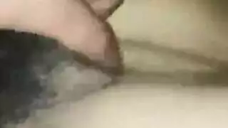 حارسات عربيات ساخنات في حركة إكس إكس إكس مع عاهرة نزقة تتعرض للضرب